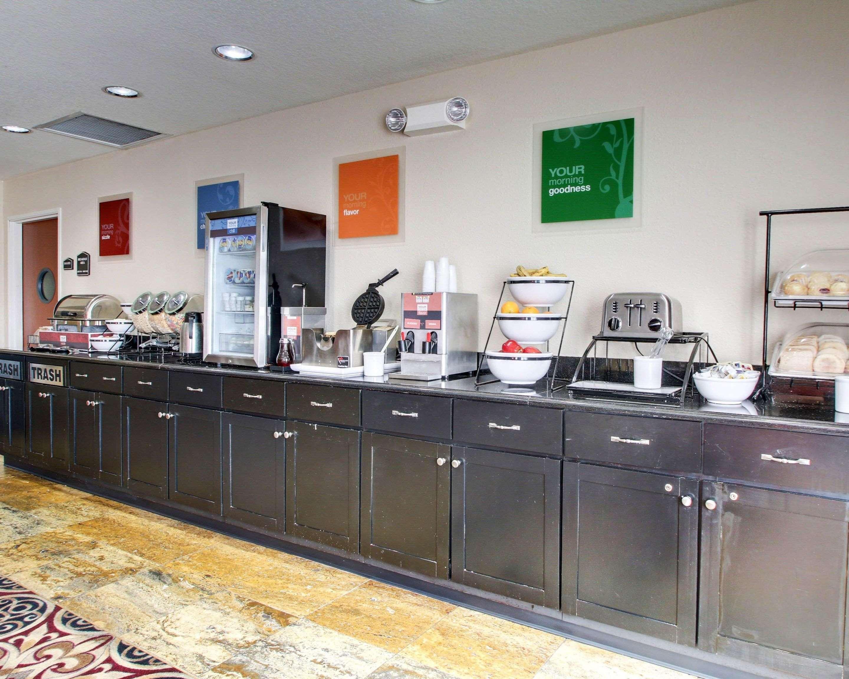 克林顿康福特茵套房酒店 外观 照片